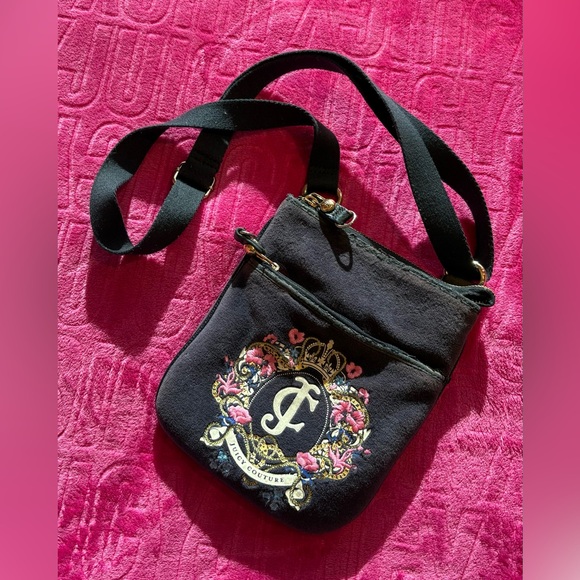 Juicy Couture Black Crossbody Bag Y2K Crest Logo - Picture 15 of 16